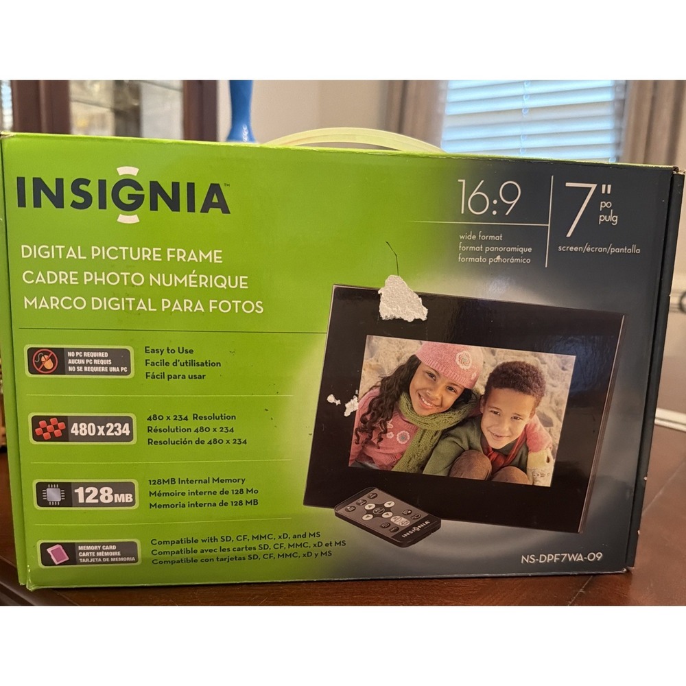 Insignia Digital Photo frame Black‎ 7 128MB NEW